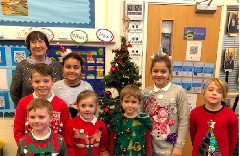 Pauline Latham OBE MP Attends Christmas Jumper Day at Morley Primary School