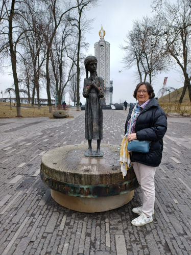 Pauline Latham MP at Holodomor Memorial in Kyiv